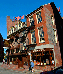 L’Union Oyster House, el restaurant en funcionament més antic dels Estats Units ( va obrir les seves portes el 1826). 